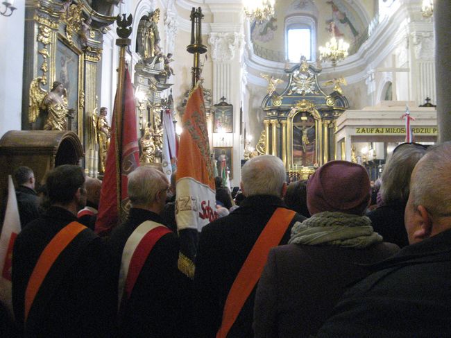 Pomnik Niezłomnym - Ojczyzna w Morawicy