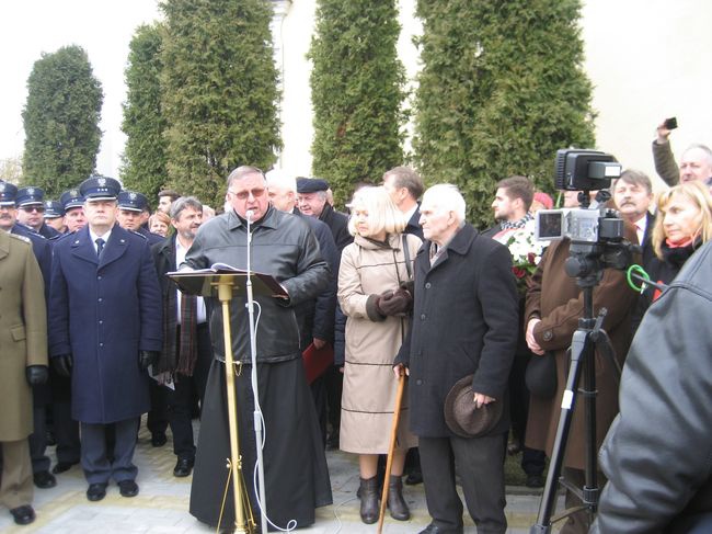 Pomnik Niezłomnym - Ojczyzna w Morawicy