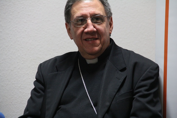 Biskup Arturo Gonzales Amador był koordynatorem komitetu organizacyjnego ds. wizyty Jana Pawła II w 1998 r. 