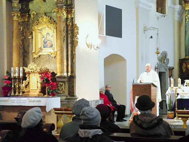 Piątkowa Msza św. w południe w kościele redemptorystów w Gliwicach 