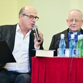  Jan Pospieszalski i ks. Józef Swastek podczas konferencji w Świdnicy