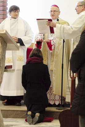 Uderzenie dłuta w kamienne serce