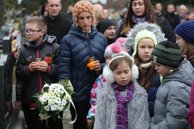 Ostatnie pożegnanie 9-letniej śp. Klaudii Pająk z Pisarzowic