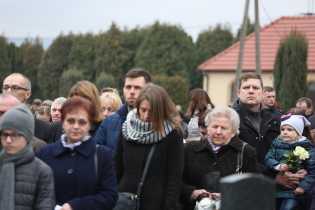 Ostatnie pożegnanie 9-letniej śp. Klaudii Pająk z Pisarzowic