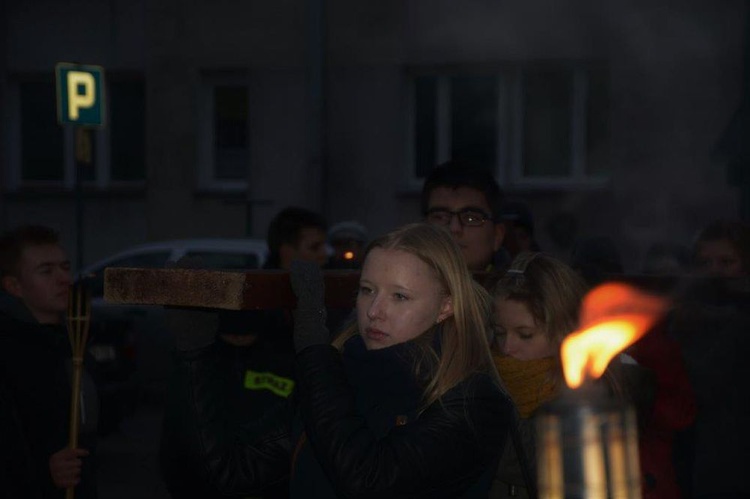 Droga Krzyżowa ulicami Karlina