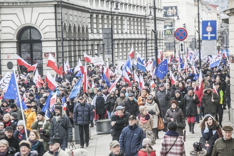 Marsz KOD w obronie Trybunału