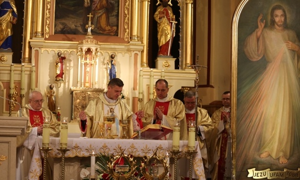 Powitalnej Eucharystii przewodniczył bp Roman Pindel