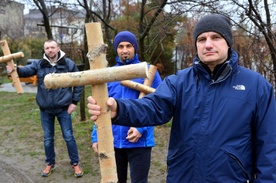 Wyjdą w noc, żeby wejść w światło