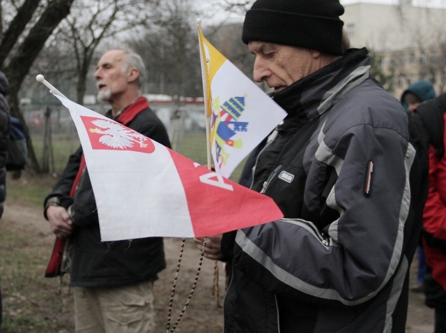 Pikieta przed Szpitalem Świętej Rodziny