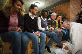 Papież Franciszek w Wielki Czwartek 2015 r. odprawił Mszę Wieczerzy Pańskiej w rzymskim więzieniu Rebibbia. Umył nogi grupie więźniów