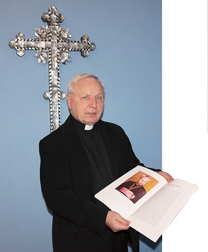 – Jako ostatni sakrę biskupią przed bp. Jackiem przyjęli w katedrze wrocławskiej bp A. Siemieniewski (2006 r.) oraz bp Edward Janiak (1996) – przypomina ks. prof. Józef Pater