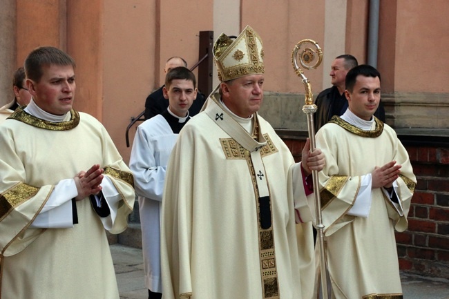 Uroczystość święceń biskupich o. Jacka Kicińskiego - cz.1