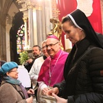 Sakra bp. Jacka - do końca Eucharystii