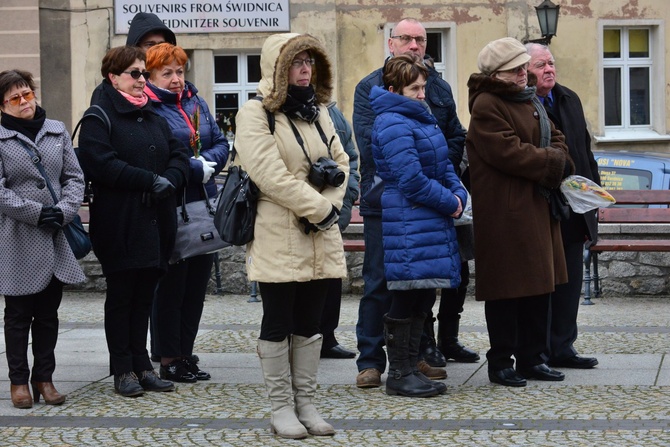 Początek peregrynacji krzyża i ikony w Świdnicy