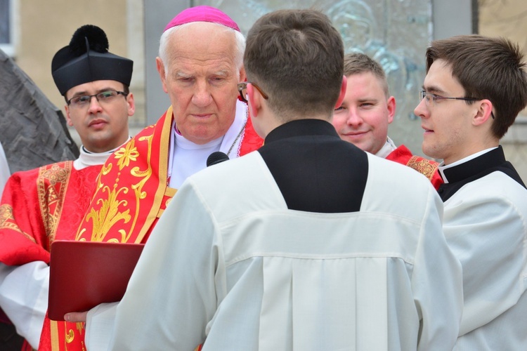 Początek peregrynacji krzyża i ikony w Świdnicy