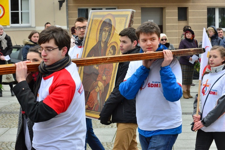 Początek peregrynacji krzyża i ikony w Świdnicy