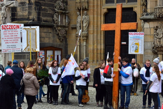 Początek peregrynacji krzyża i ikony w Świdnicy