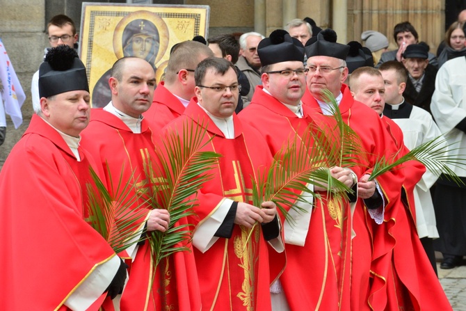 Początek peregrynacji krzyża i ikony w Świdnicy