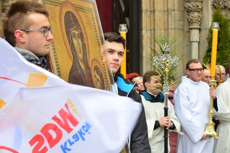 Początek peregrynacji krzyża i ikony w Świdnicy