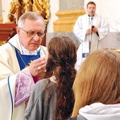  ...oraz modlitewnego skupienia i spotkania z żywym Bogiem na Eucharystii