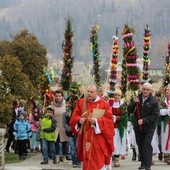 Procesja z palmami w Sopotni Wielkiej