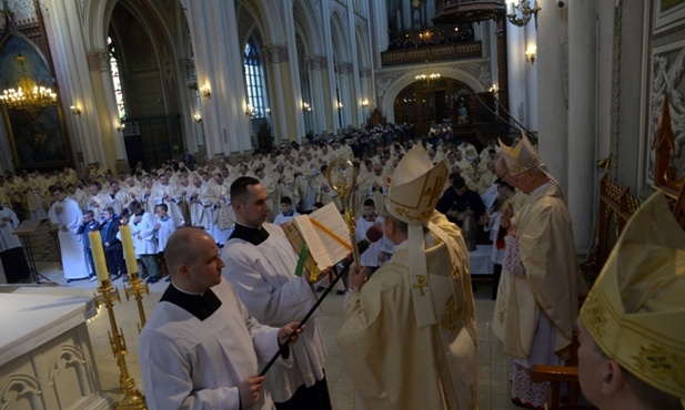 Pasterskie błogosławieństwo na zakończenie wielkoczwartkowej liturgii