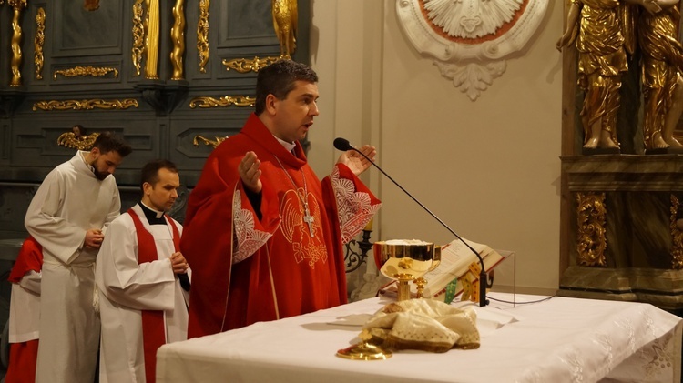 Wielki Piątek w łowickiej katedrze