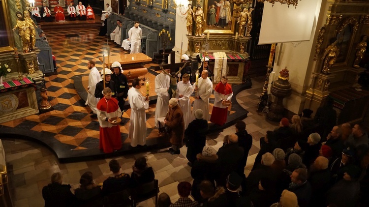 Wielki Piątek w łowickiej katedrze