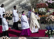 Na Placu św. Piotra zakończyła się liturgia Niedzieli Wielkanocnej