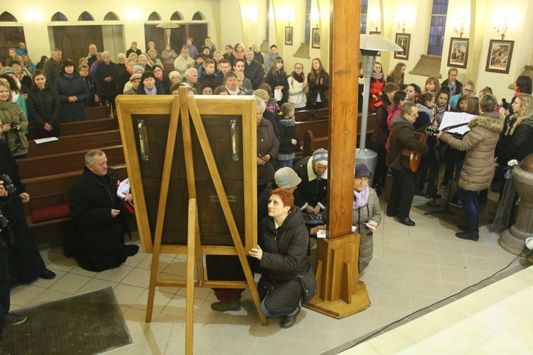 Krzyż i ikona ŚDM w Głuszycy