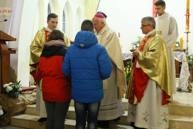 Krzyż i ikona ŚDM w Głuszycy