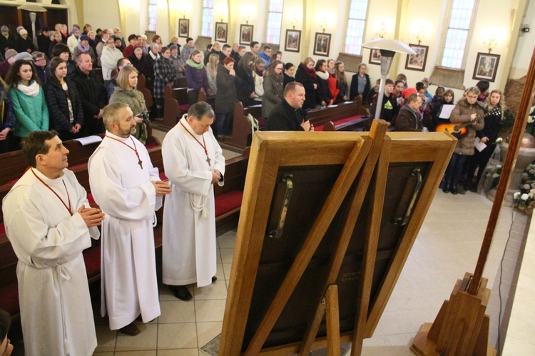 Krzyż i ikona ŚDM w Głuszycy