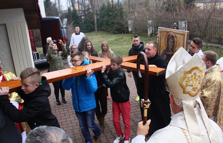 Krzyż i ikona ŚDM w Głuszycy