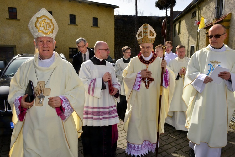 Kard. Bertone w Świebodzicach