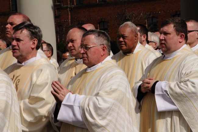 Rozdanie gałązek oliwnych w Łagiewnikach i obchody Niedzieli Miłosierdzia