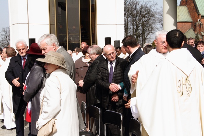 Rozdanie gałązek oliwnych w Łagiewnikach i obchody Niedzieli Miłosierdzia