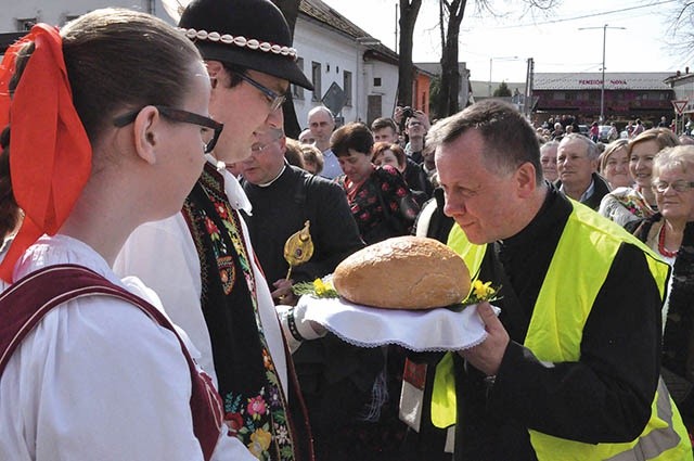  Słowacy powitali pielgrzymów chlebem i solą