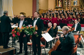  Po występie w Domu Muzyki i Tańca, 2 kwietnia, chórzyści wykonali oratorium „Mesjasz” Jerzego Fryderyka Haendla podczas koncertu jubileuszowego w kościele św. Wawrzyńca w Zabrzu-Mikulczycach