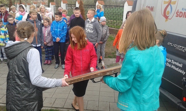 Symbole ŚDM w Smogorzowie i Idzikowicach