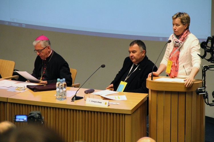 II Synod - sesja plenarna 9 kwietnia