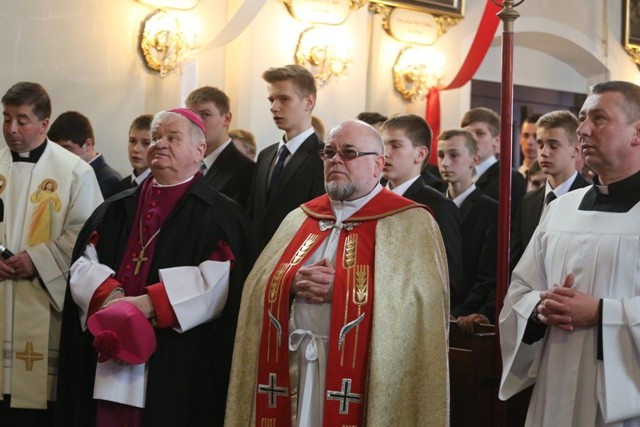 W uroczystym powitaniu peregrynującego obrazu Jezusa Miłosiernego w Bronowie uczestniczył bp Tadeusz Rakoczy 