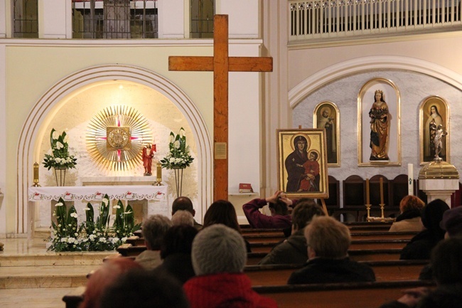Symbole ŚDM w parafii pw. Opieki św. Józefa we Wrocławiu