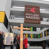 Nadzieja przyszła przez krzyż