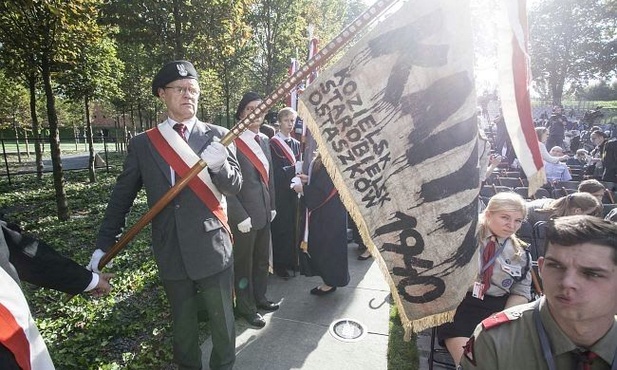 Łzy przy Muzeum Katyńskim