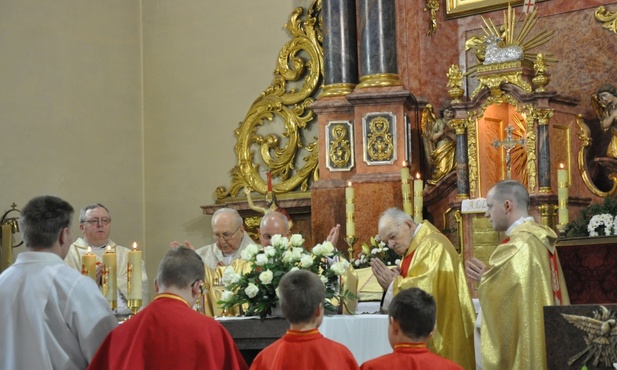 Dziewięć dekad pod okiem Opatrzności