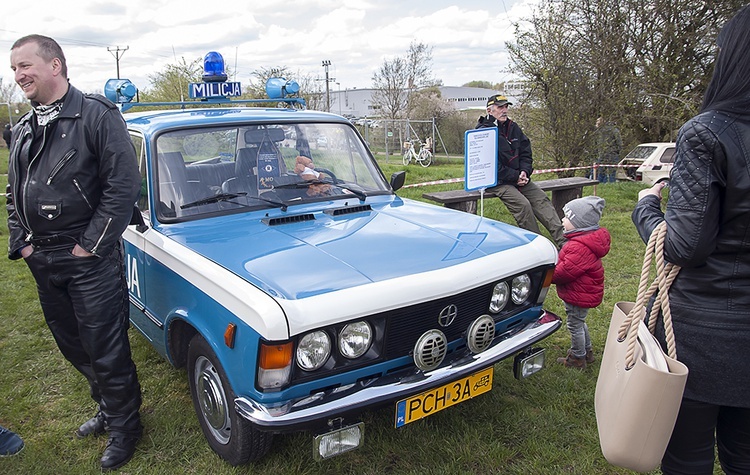 Spotkanie miłośników pojazdów zabytkowych