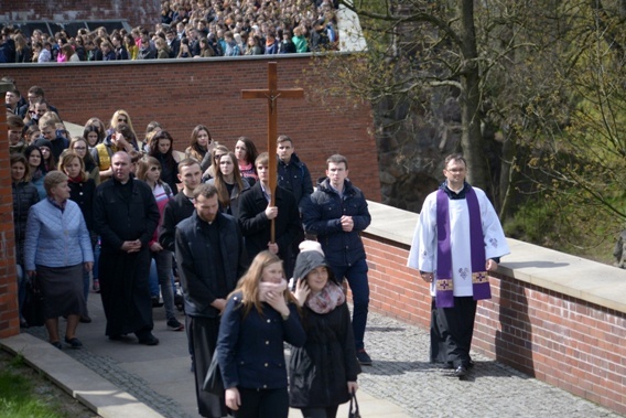 Maturzyści na Jasnej Górze - Droga Krzyżowa