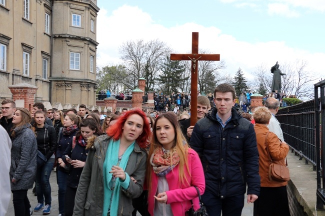 Maturzyści na Jasnej Górze - Droga Krzyżowa