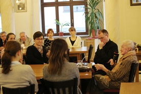 Dr Wanda Półtawska podczas spotkania z członkami duszpasterstwa służby zdrowia