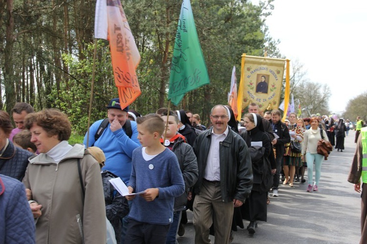 Pielgrzymka z Roszkowej Woli do Żdżar w 27. rocznicę beatyfikacji Franciszki Siedliskiej